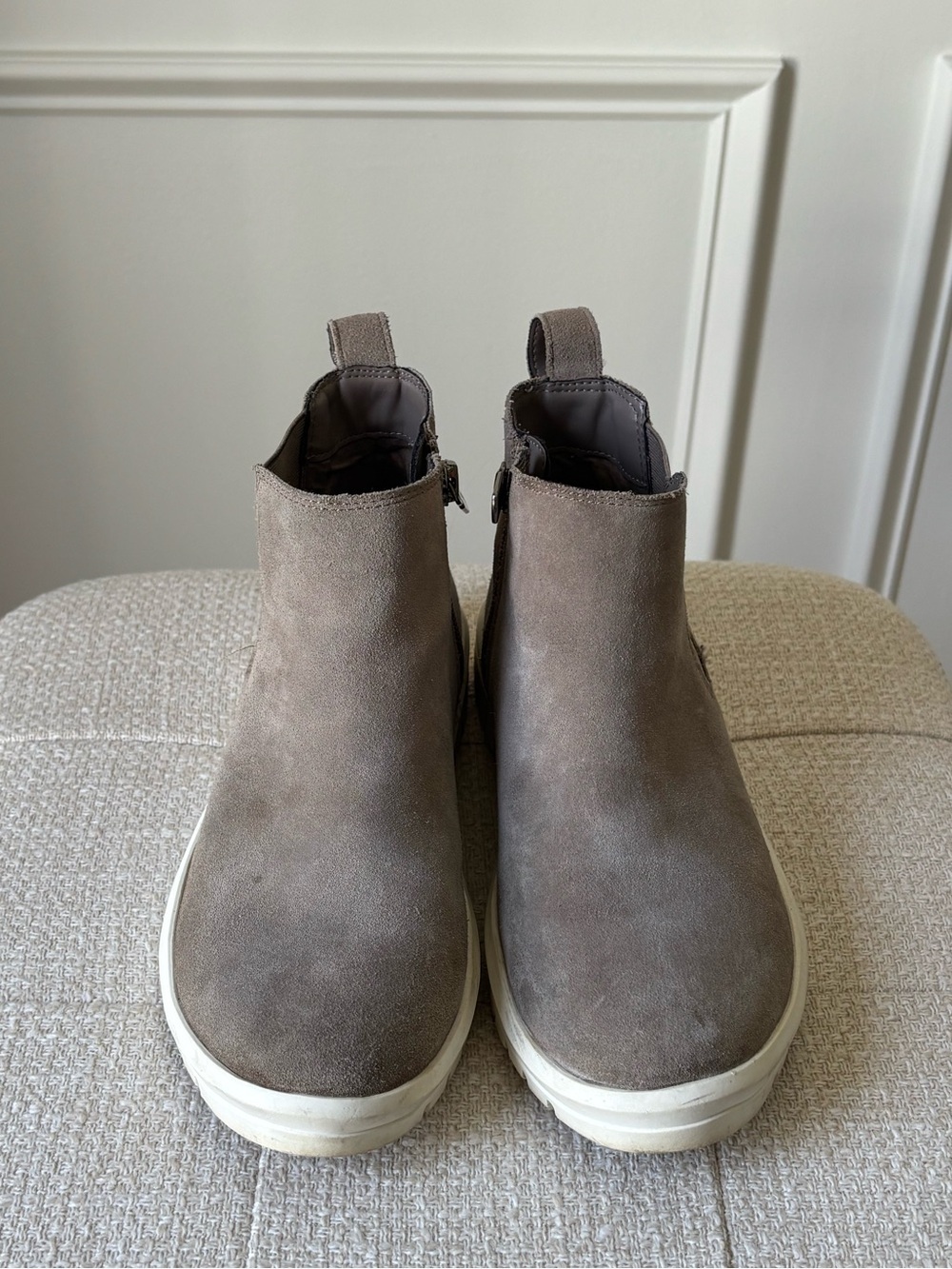 BLONDO, SIZE 7,  Taupe Suede Sneakers